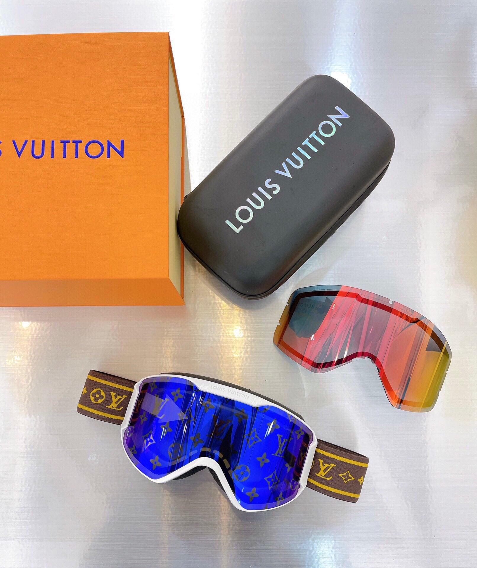 Louis Vuitton NEW SEASON Z1573W LV Snow Mask ✨ - buyonlinebehappy