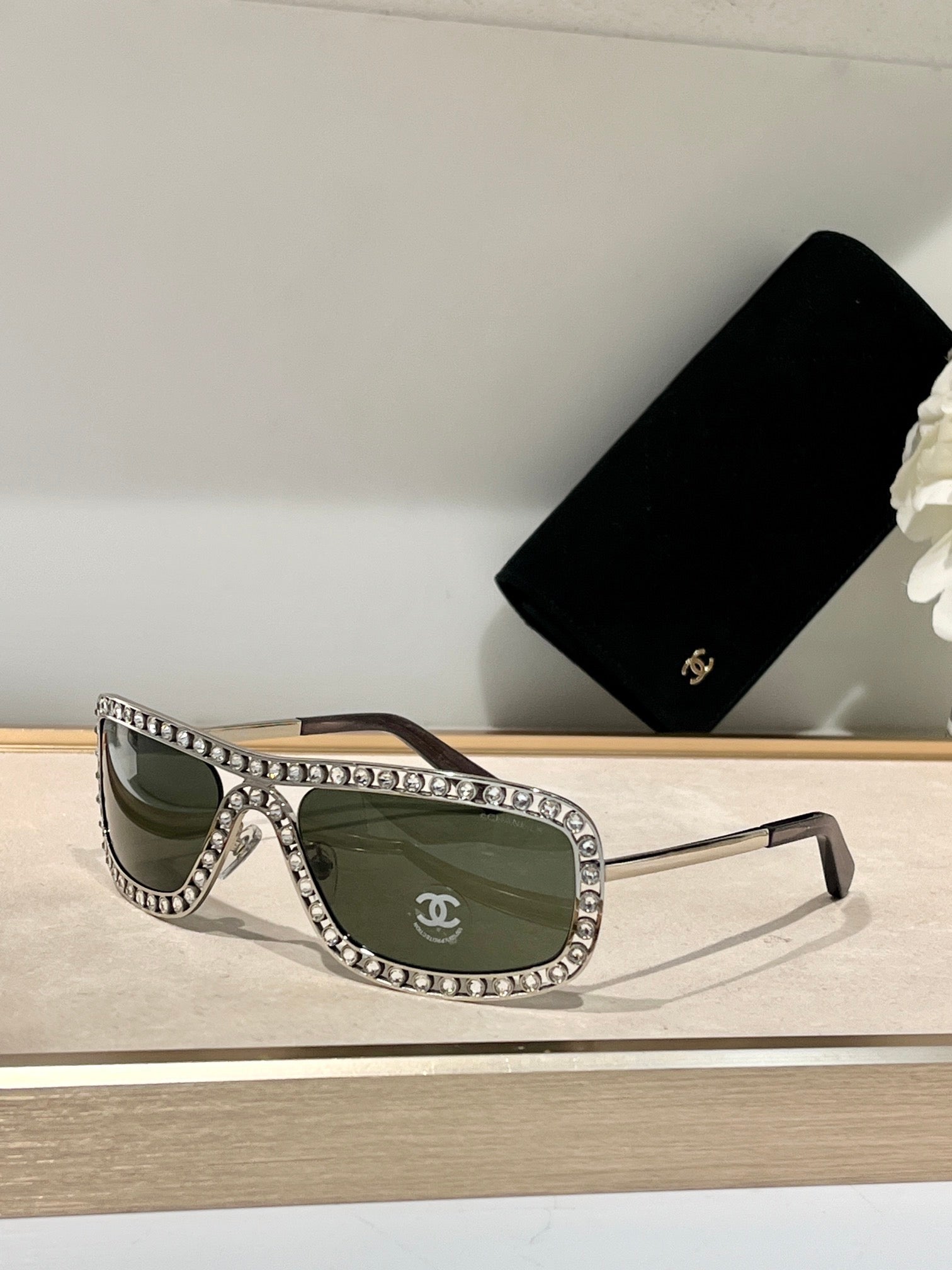 - CHANEL Shield Sunglasses A71558🖤 - buyonlinebehappy