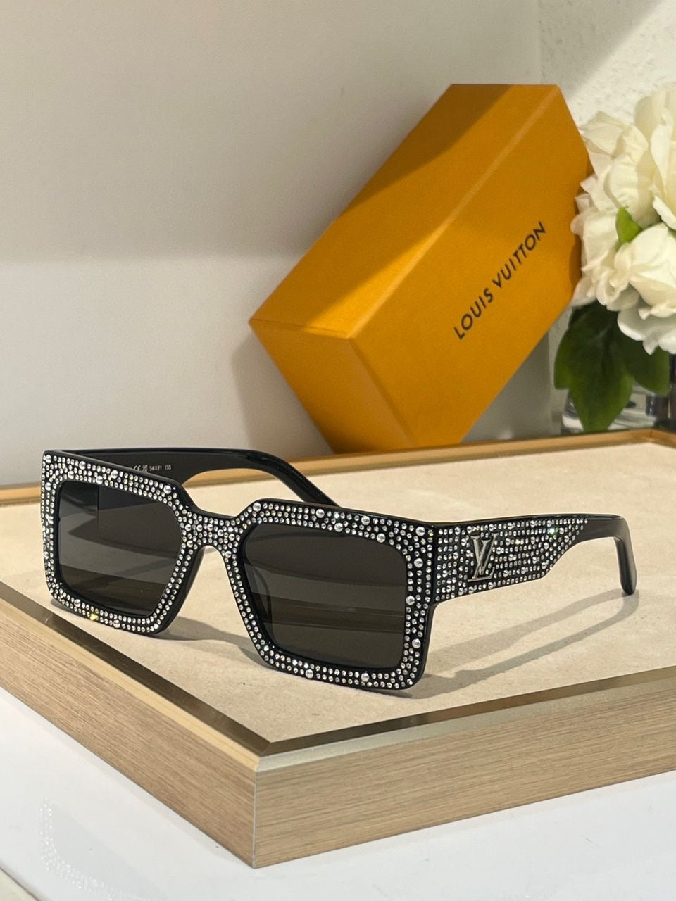 Louis Vuitton Z2396E Runway LV Clash Pearls & Strass Sunglasses✨ - buyonlinebehappy