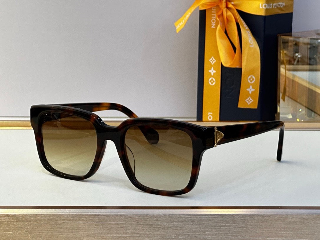 Z1785W Louis Vuitton Glide Square Sunglasses  ✨ - buyonlinebehappy