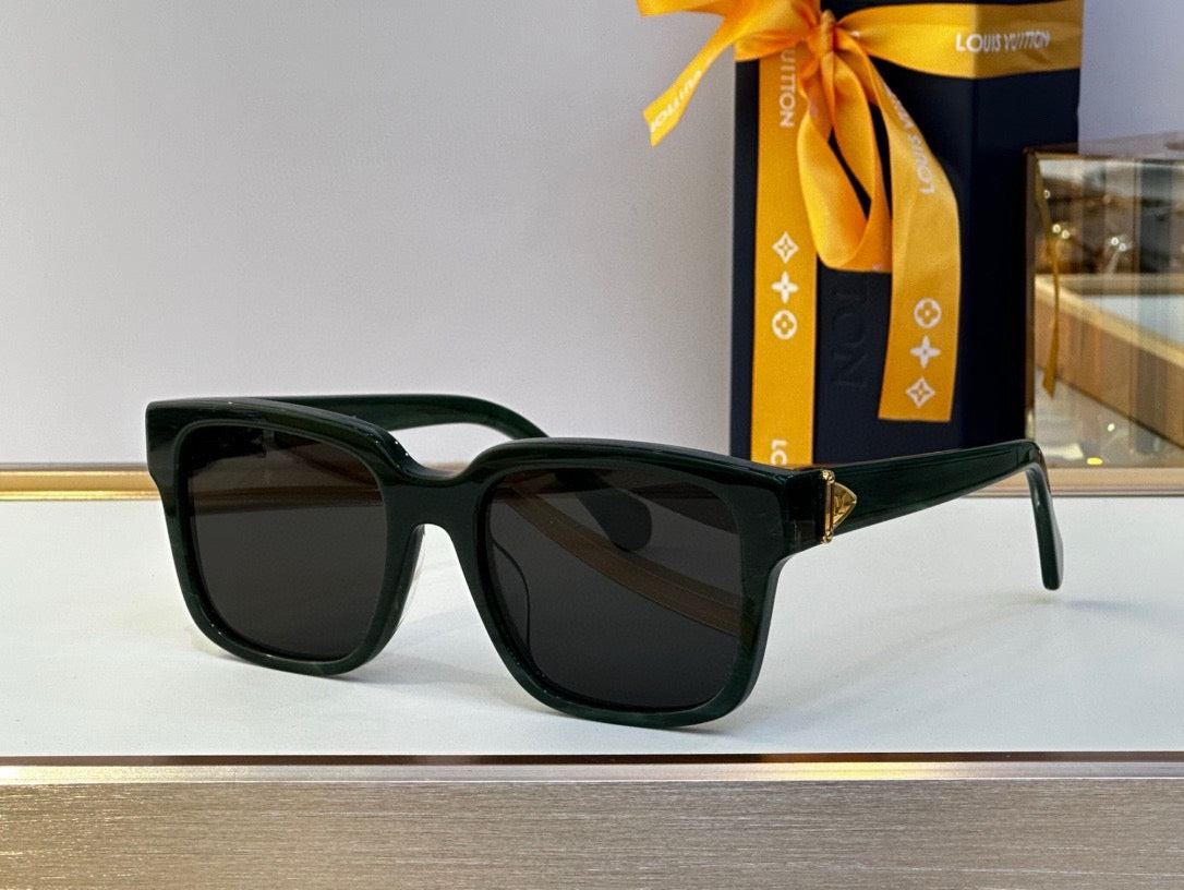 Z1785W Louis Vuitton Glide Square Sunglasses  ✨ - buyonlinebehappy