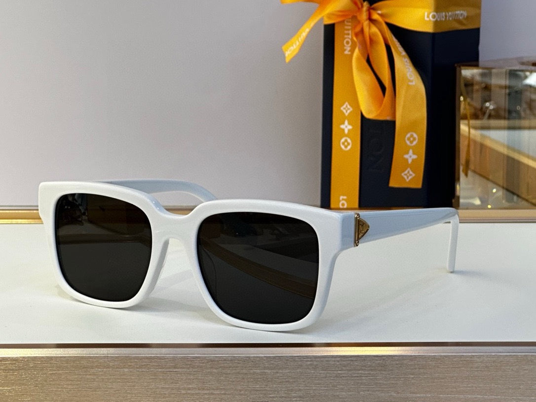 Z1785W Louis Vuitton Glide Square Sunglasses  ✨ - buyonlinebehappy