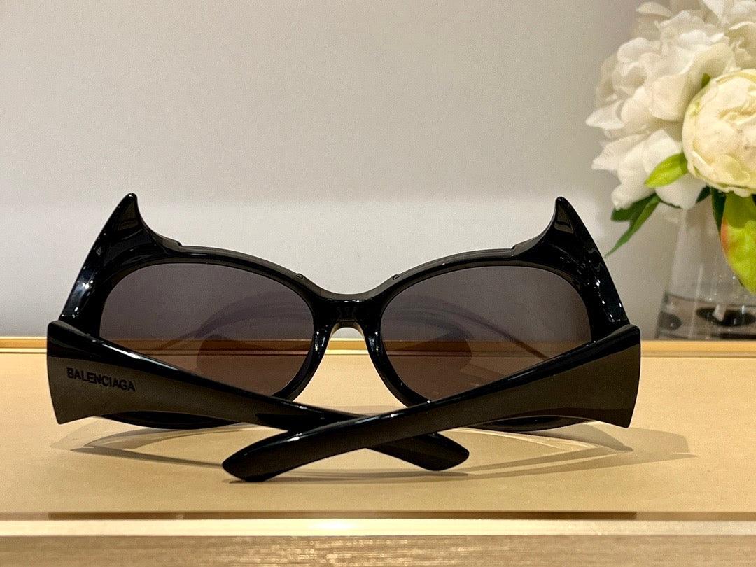 BALENCIAGA GOTHAM CAT SUNGLASSES ✨ - buyonlinebehappy