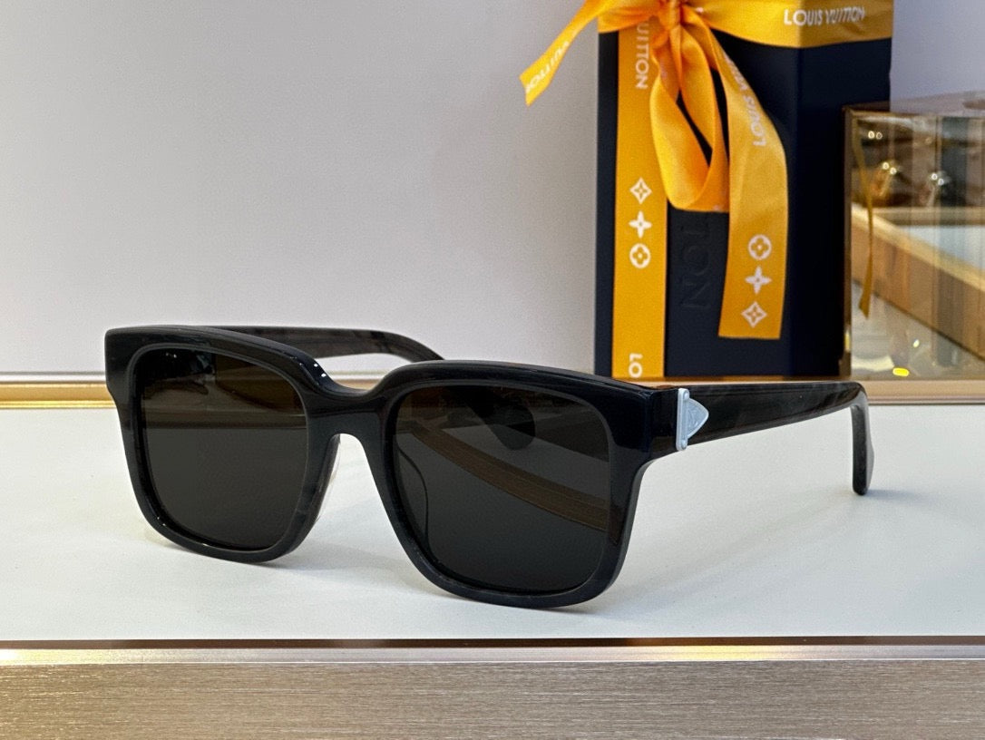 Z1785W Louis Vuitton Glide Square Sunglasses  ✨ - buyonlinebehappy