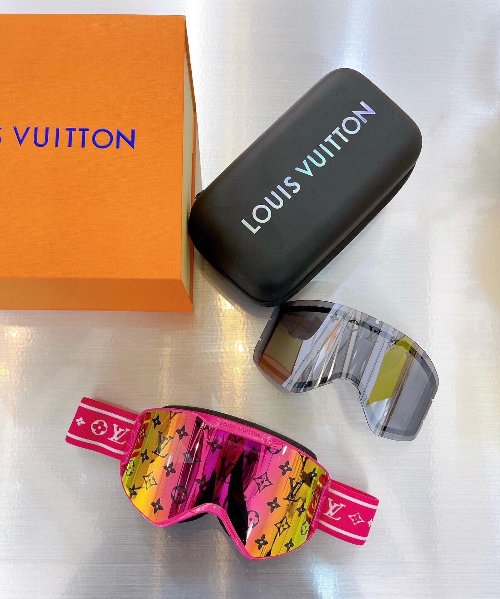 Louis Vuitton NEW SEASON Z1573W LV Snow Mask ✨ - buyonlinebehappy