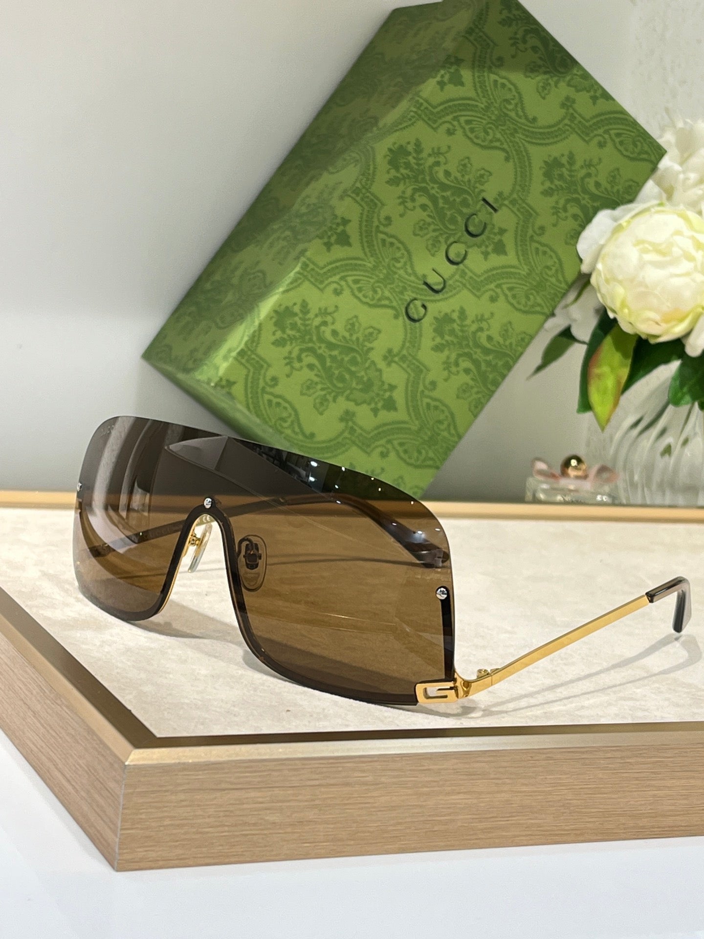 New Season Gucci GG1560S MASK-SHAPED FRAME Sunglasses  ✨ - buyonlinebehappy