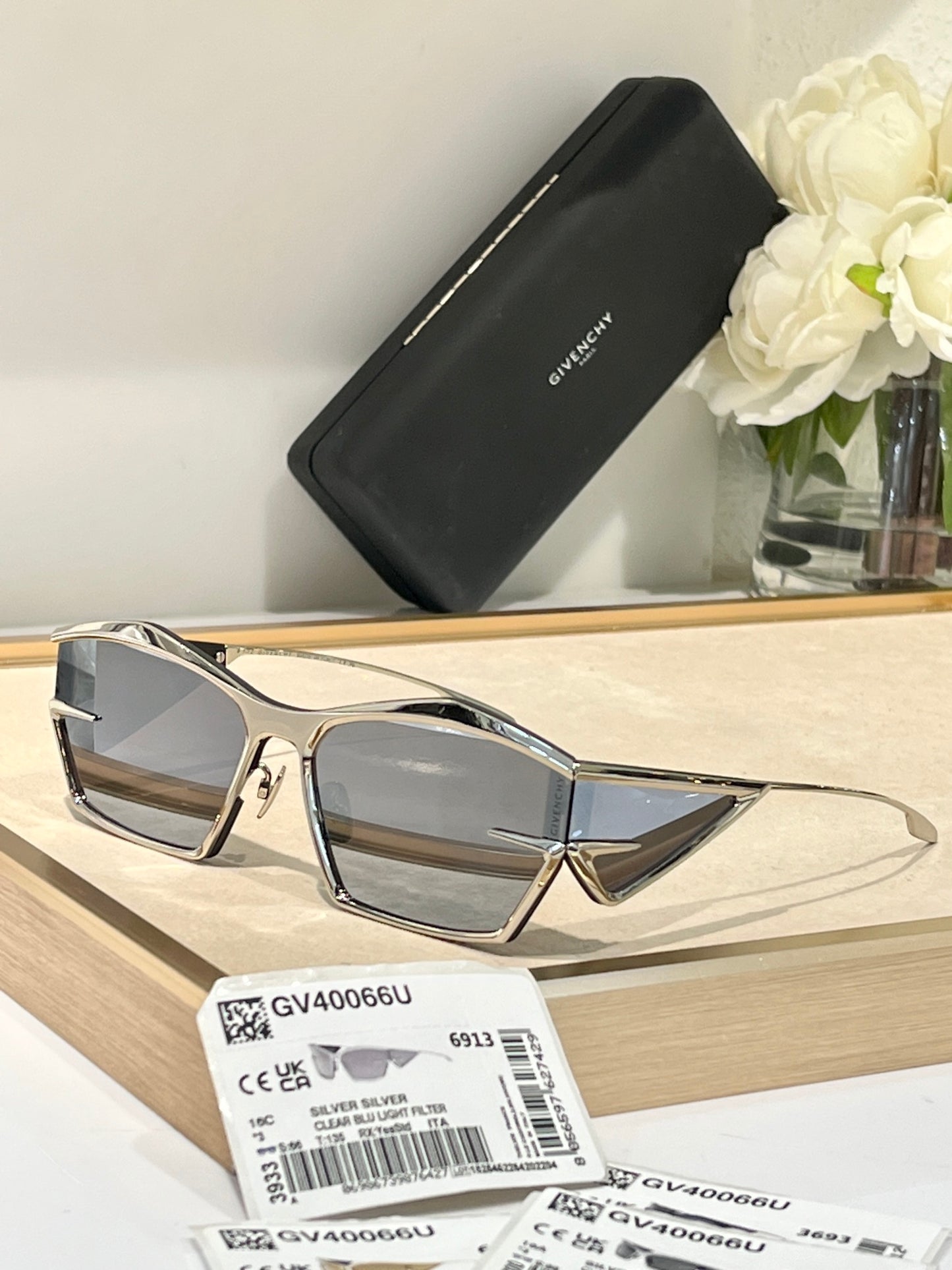 GIVENCHY GIV CUT GV40066U Cat-eye gold-tone sunglasses Size 66✨ - buyonlinebehappy