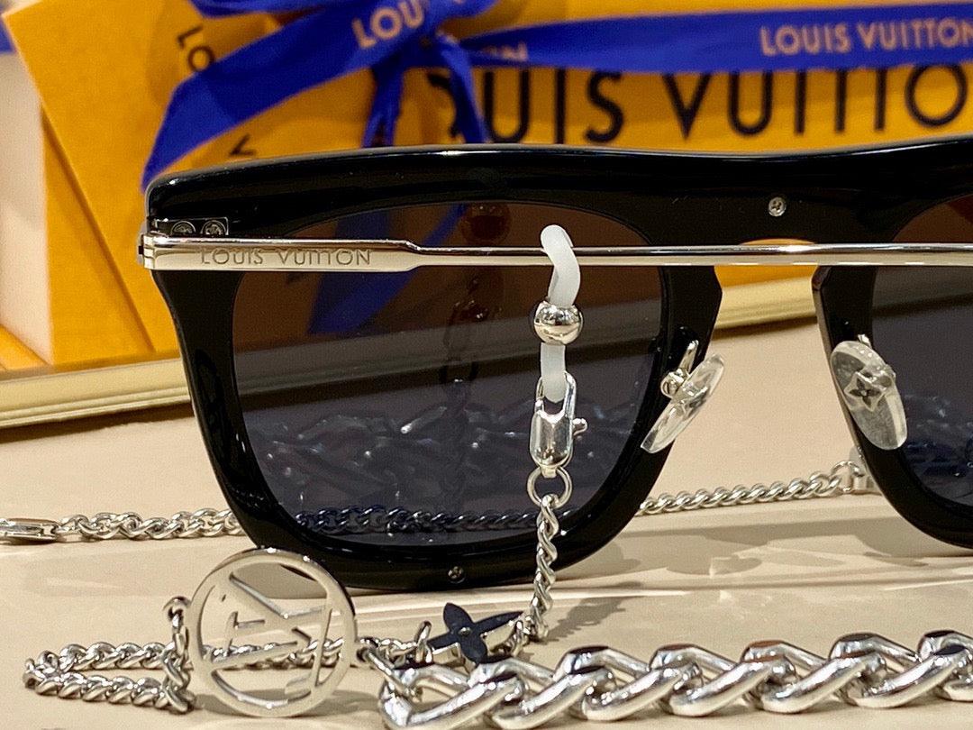 1 Louis Vuitton ultra rare LV1105 Chain Women's Sunglasses ✨ - buyonlinebehappy