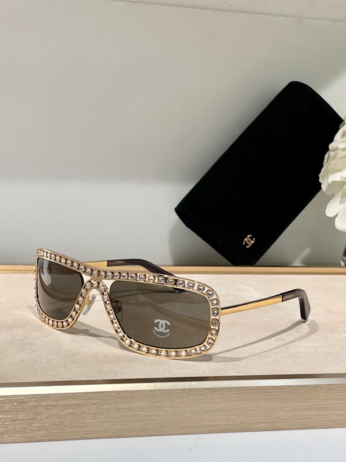 - CHANEL Shield Sunglasses A71558🖤 - buyonlinebehappy