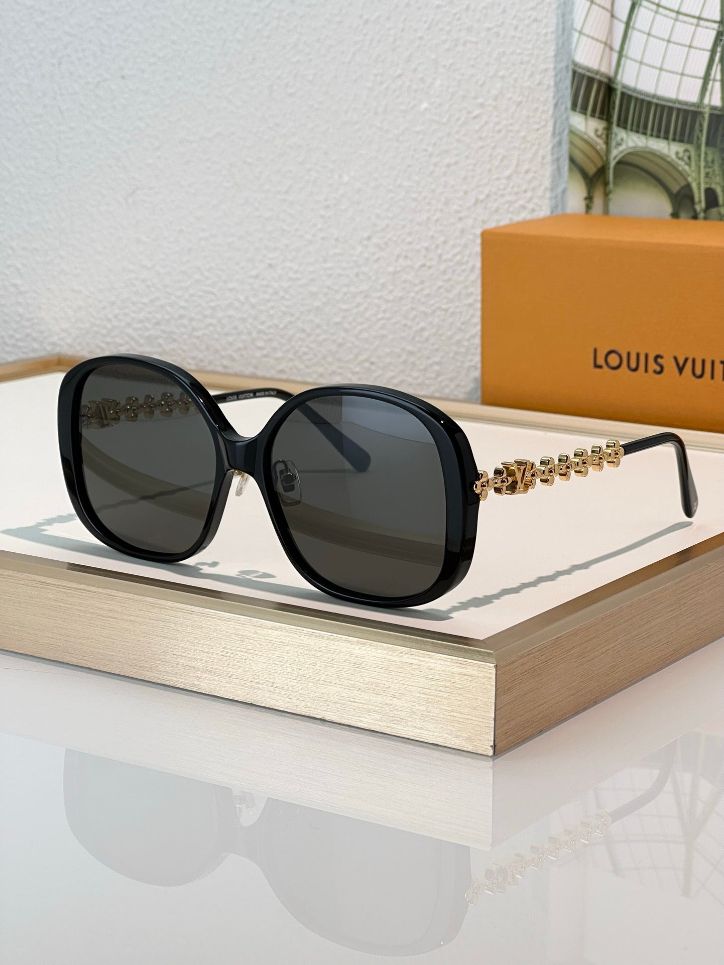 Louis Vuitton Z2456U LV Bloom Round Square Sunglasses  ✨ $650