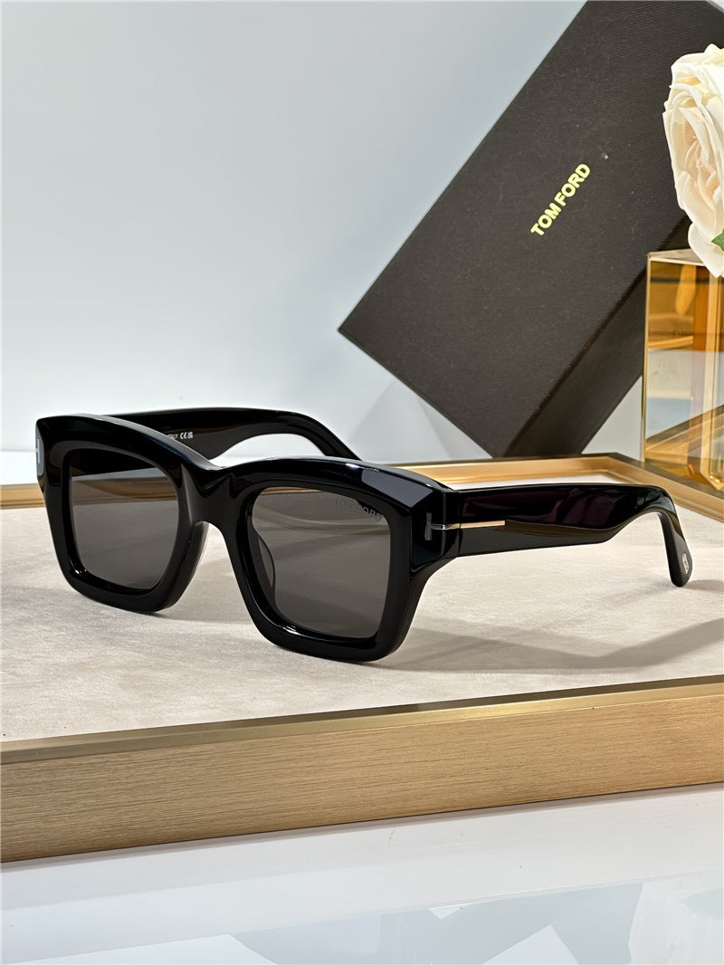 TOM FORD ILLIAS TF1554 Sunglasses 🔱