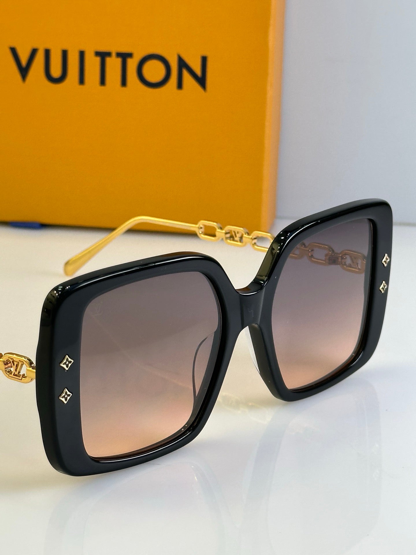 Louis Vuitton Z2107E LV Jewel Mix Square Sunglasses  ✨