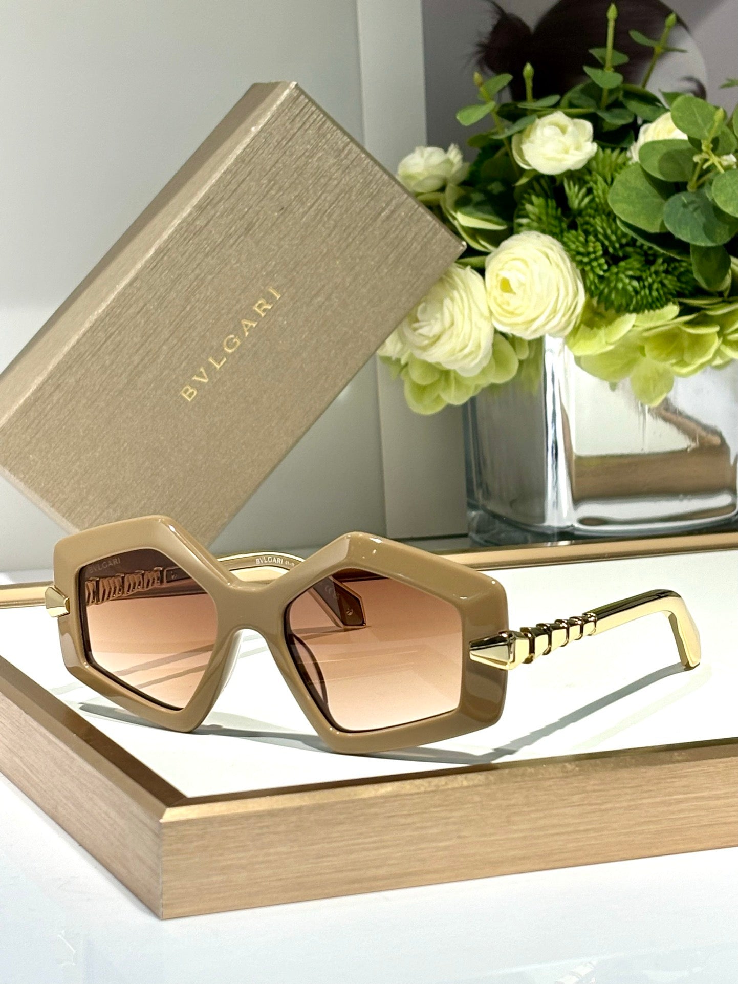 Bvlgari BV40003 Serpenti Geometric Sunglasses ✨