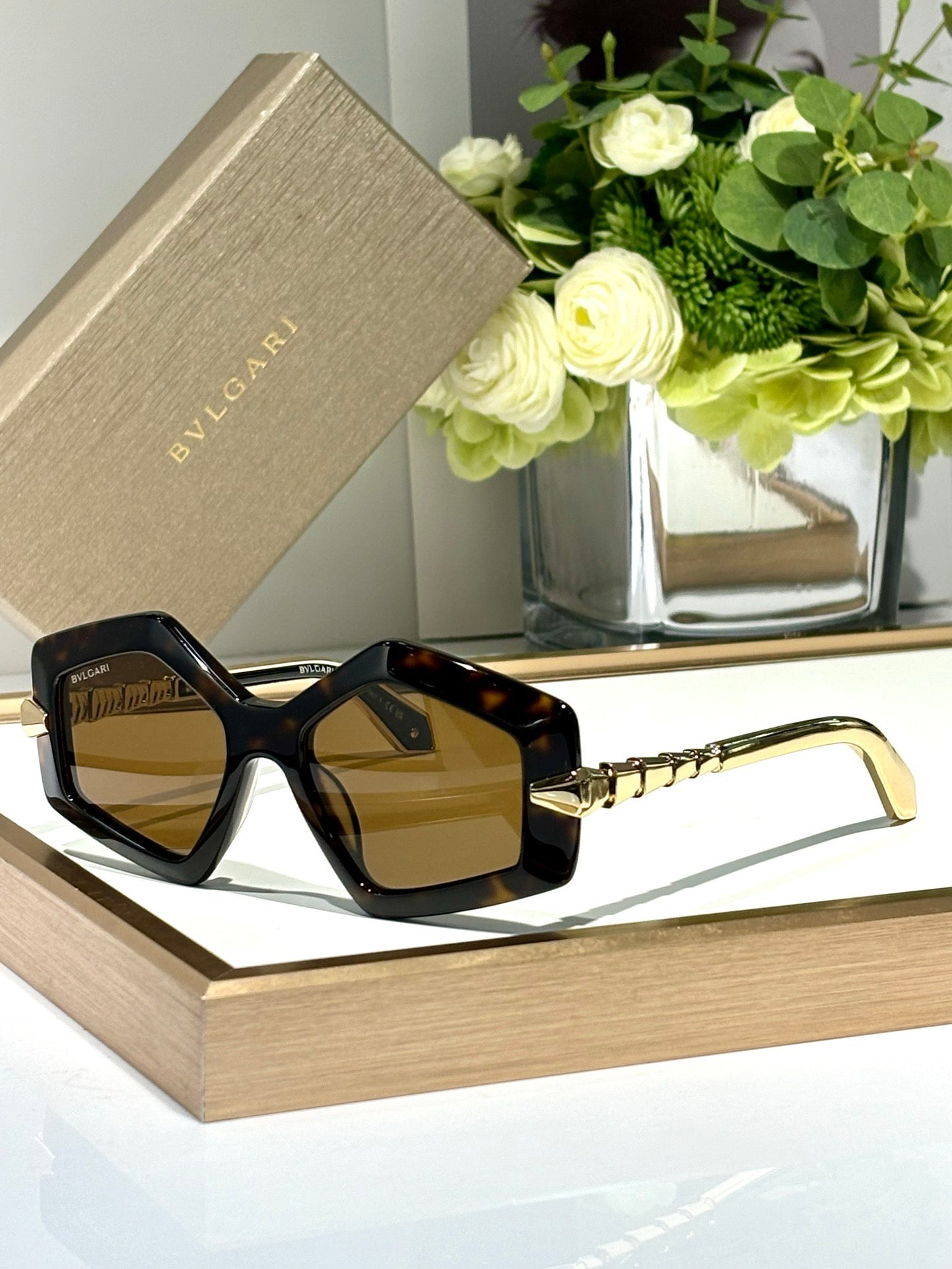 Bvlgari BV40003 Serpenti Geometric Sunglasses ✨