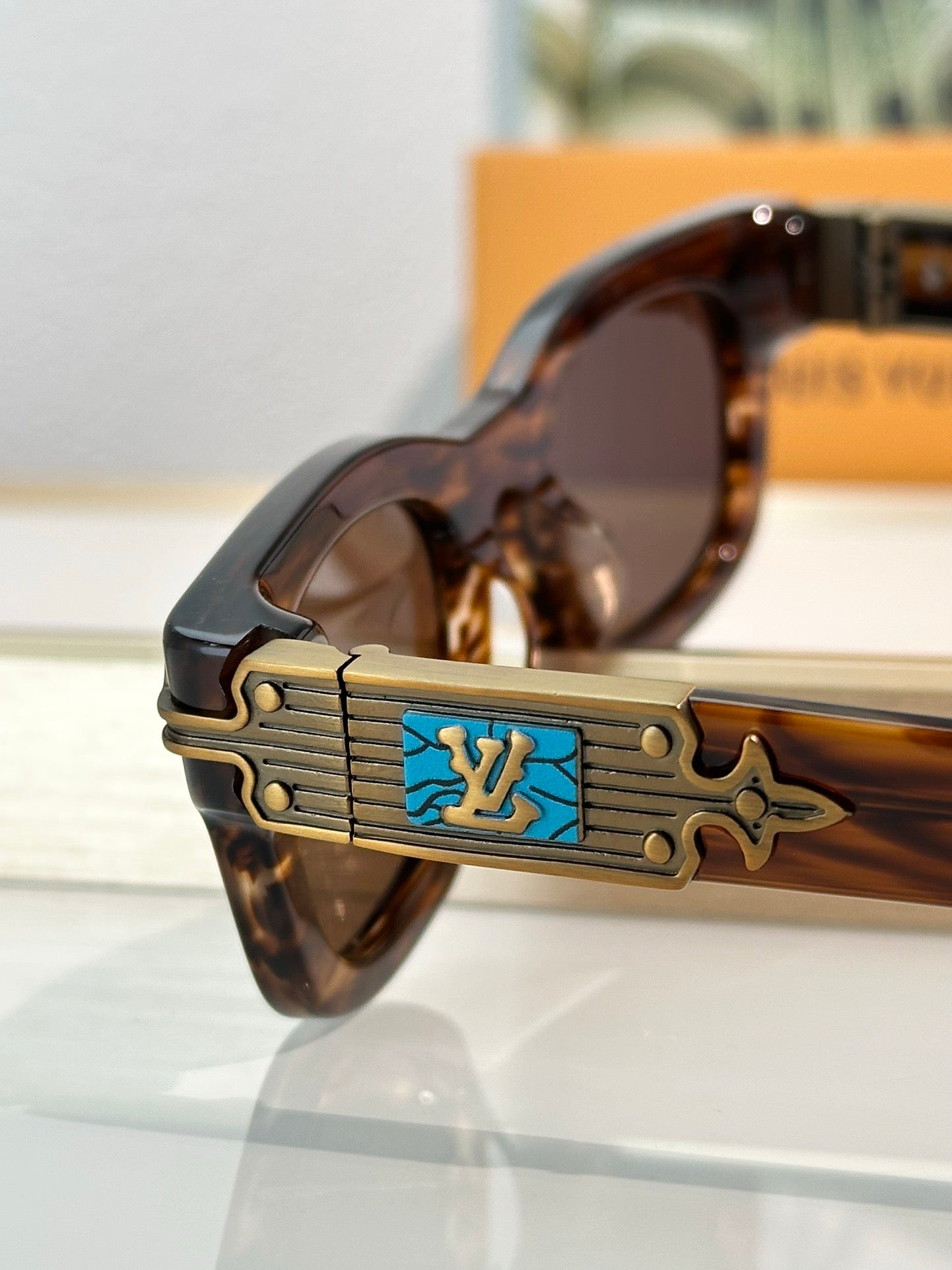 Louis Vuitton Z2529U LV Arabesque Unisex Sunglasses ✨