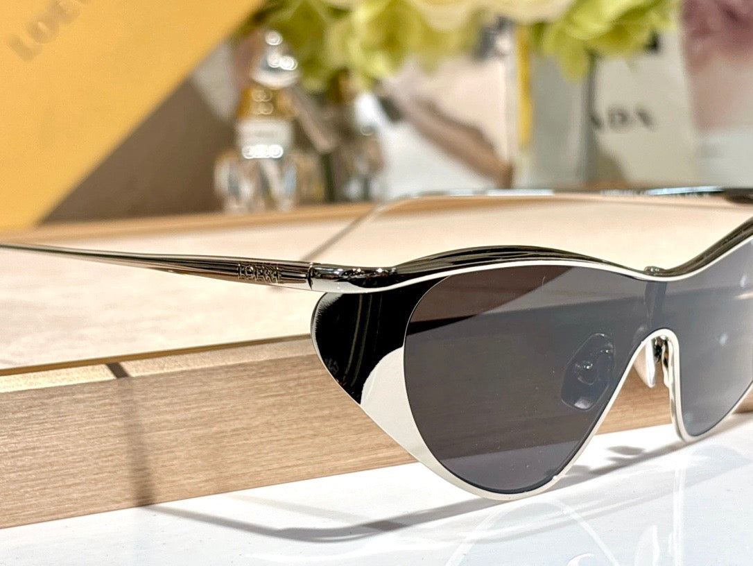 LOEWE Flash Signature Metal & Nylon Shield LW40165U Sunglasses  ✨