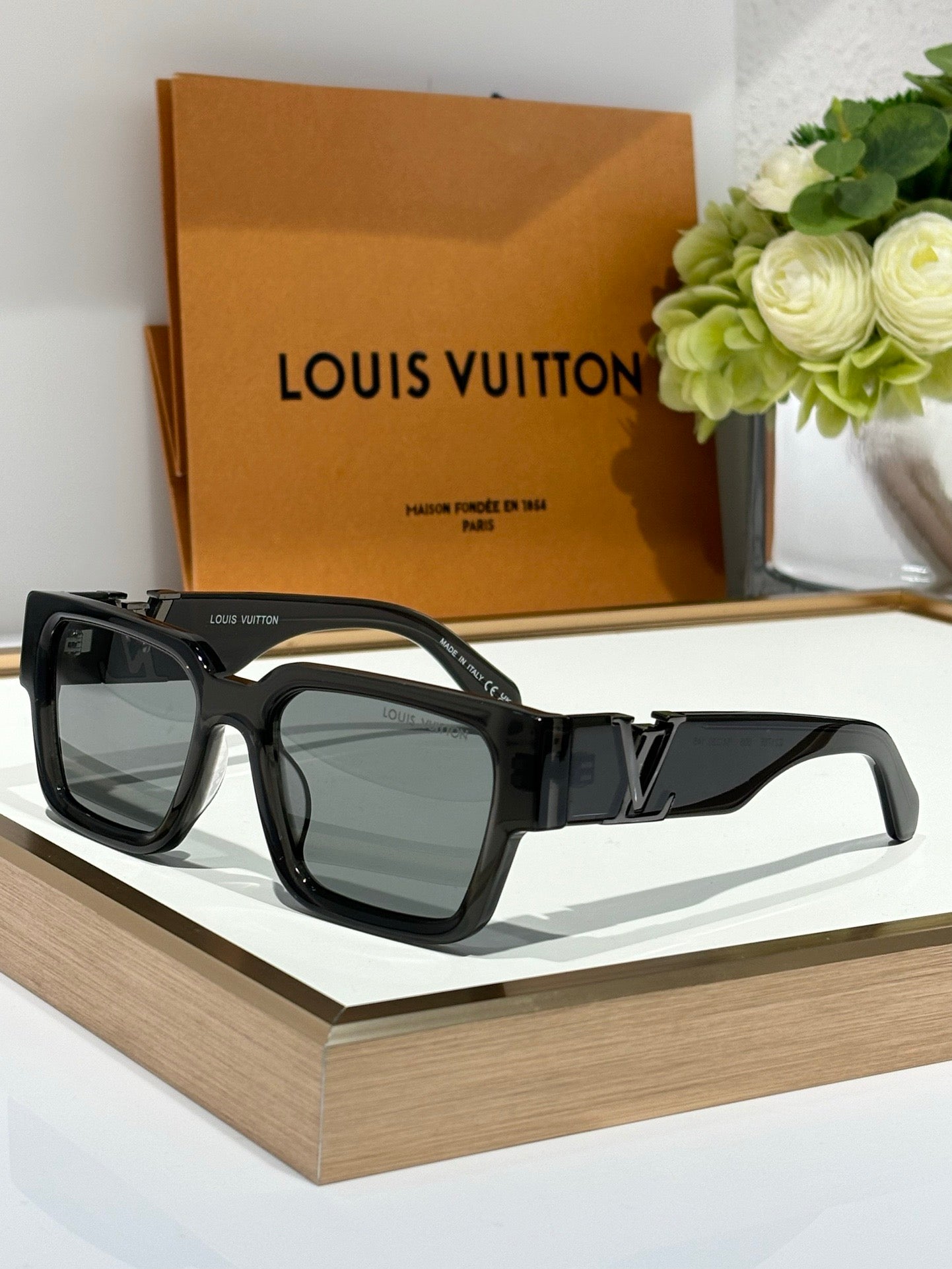 Louis Vuitton Z2178E LV Sleek Square Large Sunglasses ✨