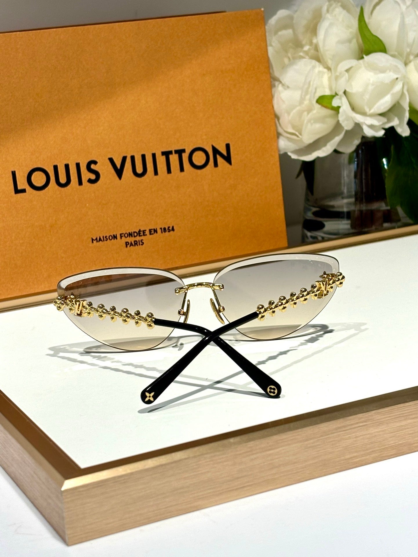 Louis Vuitton Z2138U LV Bloom Cat Eye Sunglasses ✨