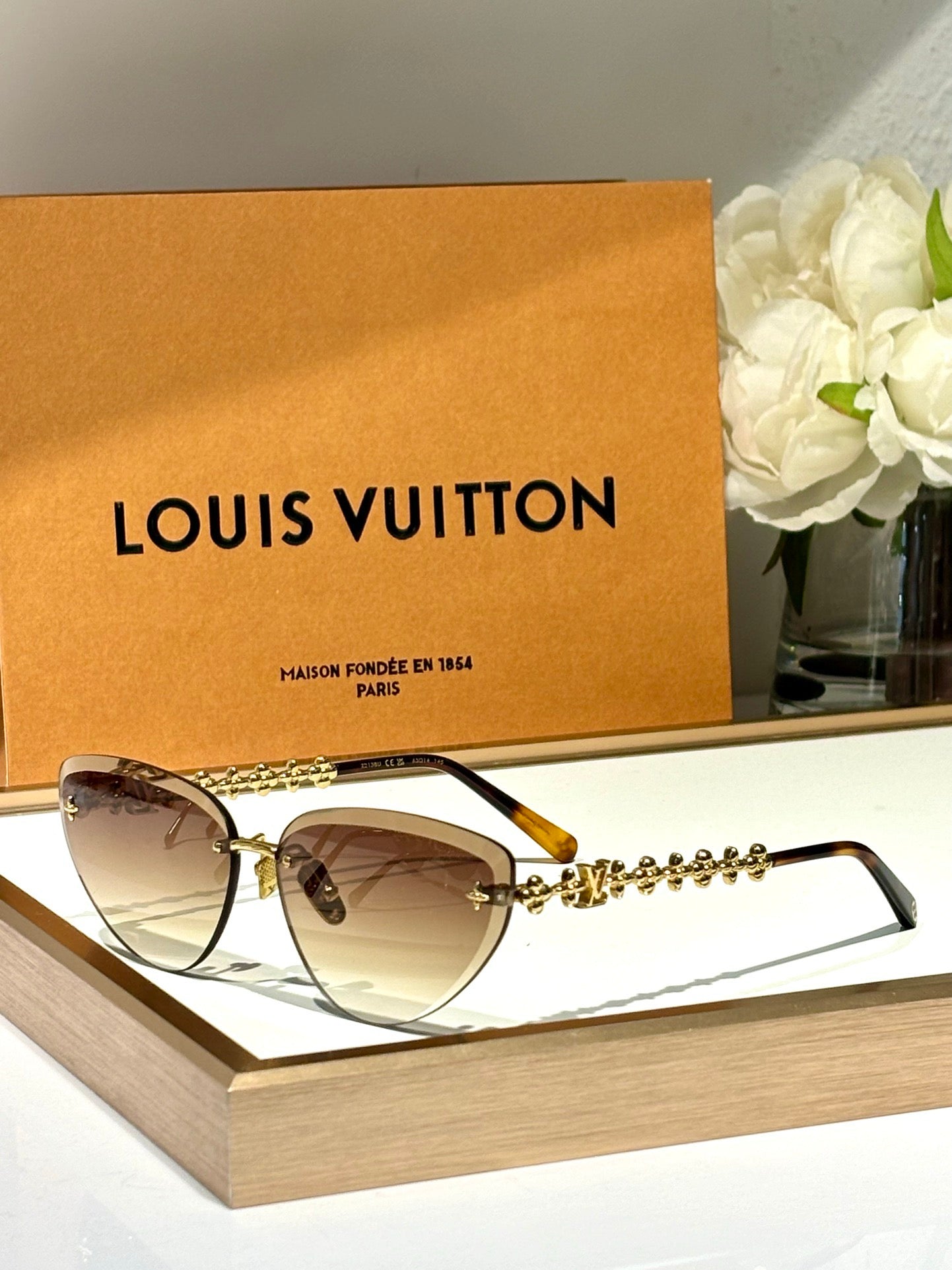 Louis Vuitton Z2138U LV Bloom Cat Eye Sunglasses ✨