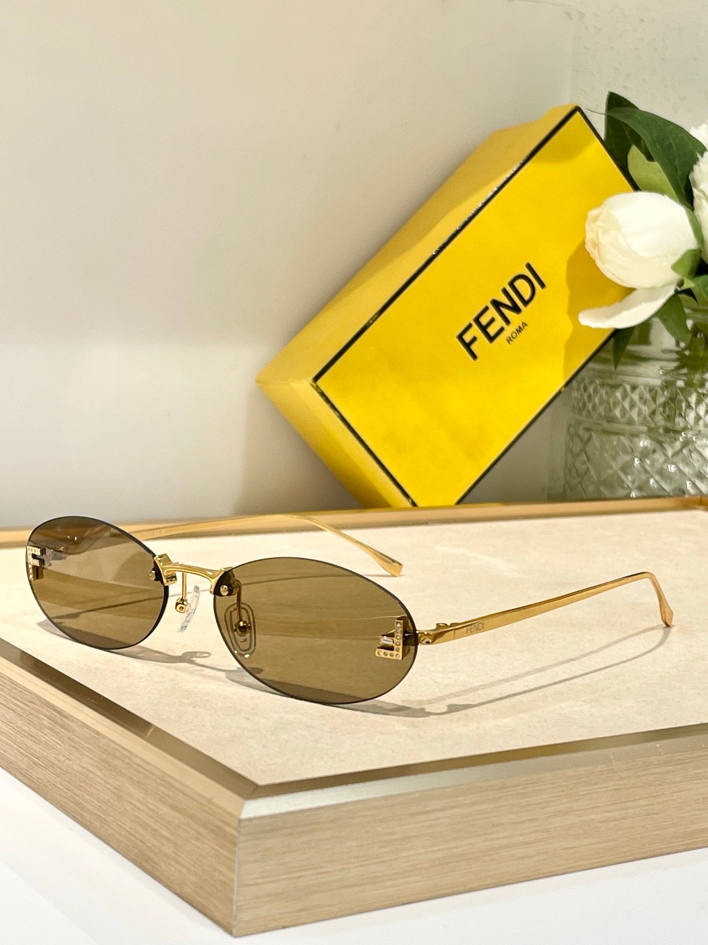 -  Fendi First FE4075US sunglasses in metal oval shape Women's✨